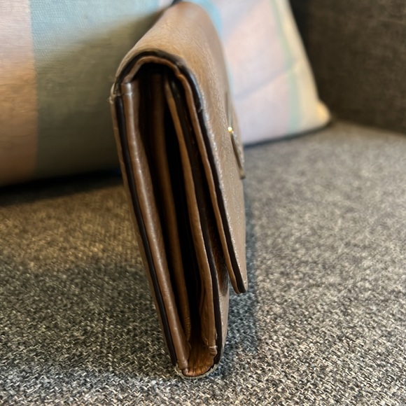 Marc Jacobs leather tan wallet - Picture 4 of 13